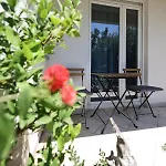 Seaview House Mali Rog Zara