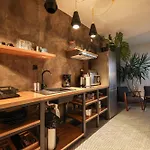 Seaview House Mali Rog