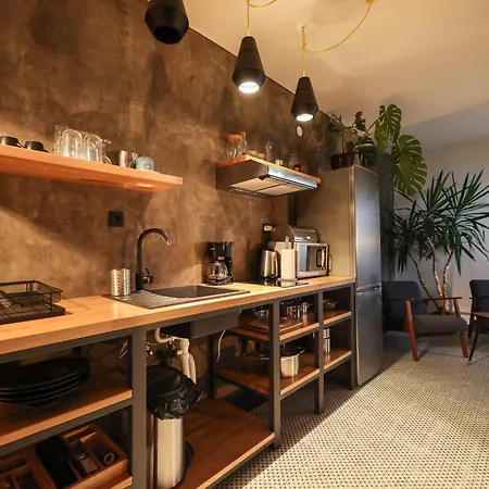 Seaview House Mali Rog