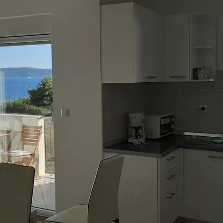 Seaview House Mali Rog