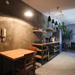 Seaview House Mali Rog *