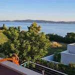 Apartment Seaview House Mali Rog