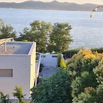 Apartment Seaview House Mali Rog *