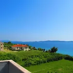 Seaview House Mali Rog شقة