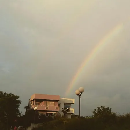 Seaview House Mali Rog *