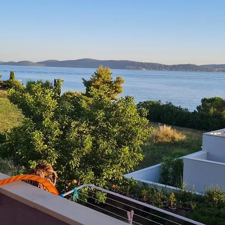 아파트 Seaview House Mali Rog
