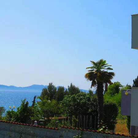 Seaview House Mali Rog