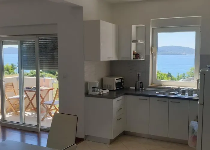 Seaview House Mali Rog *