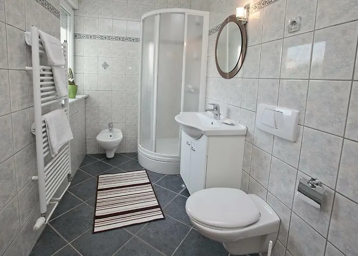 Seaview House Mali Rog *