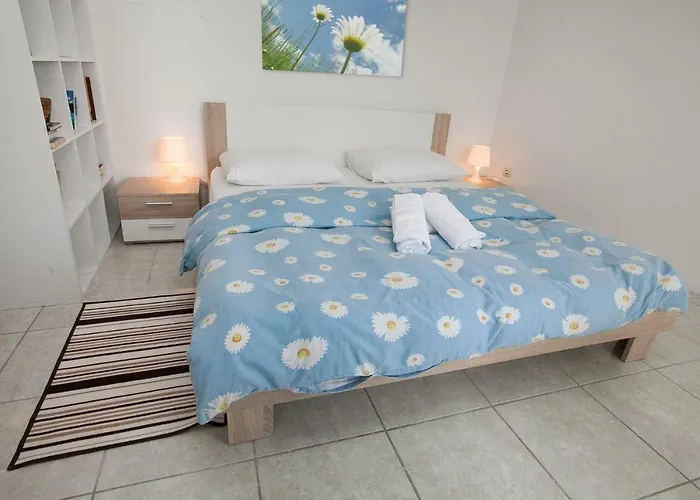 Seaview House Mali Rog